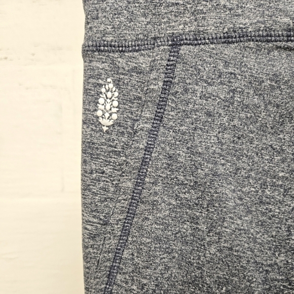 Free People FP Movement Infinity Cut Out Leggings in Navy Blue and White Sz XS - Picture 7 of 13